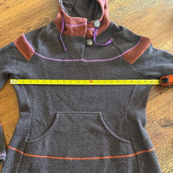 Tunic sweater. Perfect for cold temps. - Picture 3 of 5